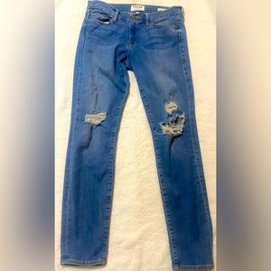 Frame stretch skinny jean with rips